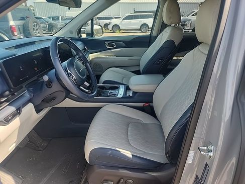 Certified 2025 Kia Carnival EX FWD image 19