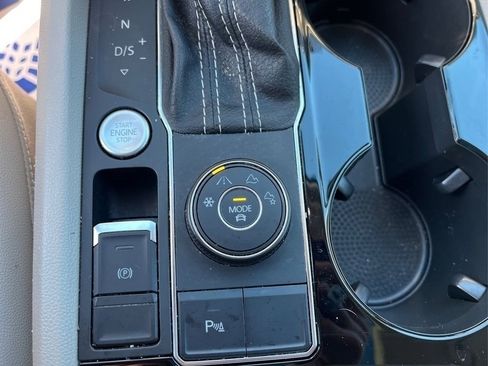 Used 2022 Volkswagen Atlas SE w/ Panoramic Sunroof Package image 28