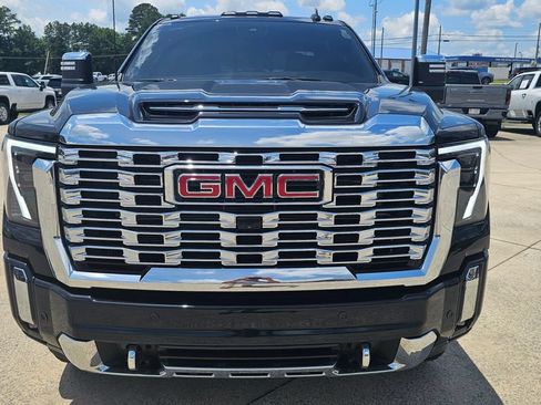 Used 2024 GMC Sierra 2500 Denali AWD/4WD image 2
