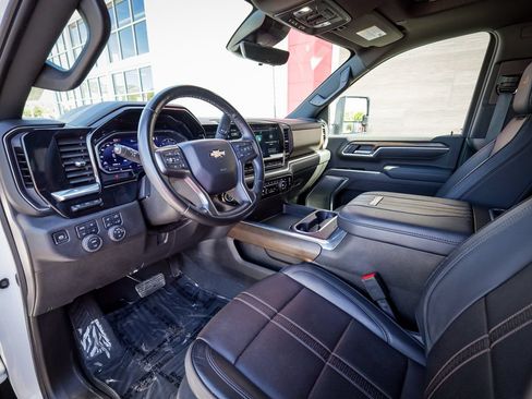 Used 2025 Chevrolet Silverado 2500 High Country w/ High Country Premium Package AWD/4WD image 12