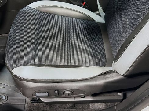 Used 2025 Buick Envista Preferred w/ Convenience I Package FWD image 19