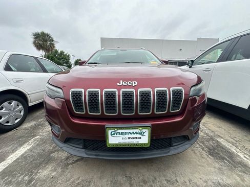 Used 2019 Jeep Cherokee Latitude Plus FWD image 2