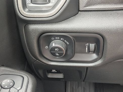 Used 2025 RAM 1500 Warlock AWD/4WD image 15