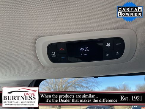 Used 2024 Chrysler Pacifica Touring-L FWD image 26