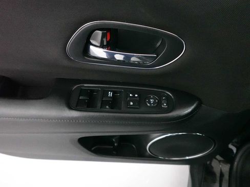 Used 2017 Honda HR-V EX image 11