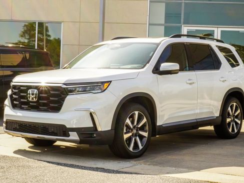 Used 2025 Honda Pilot Elite image 8