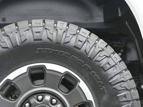 Used 2024 Ford F250 Platinum w/ Tremor Off-Road Package image 48