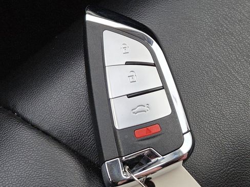 Used 2019 Jeep Cherokee Trailhawk w/ Cold Weather Group image 34