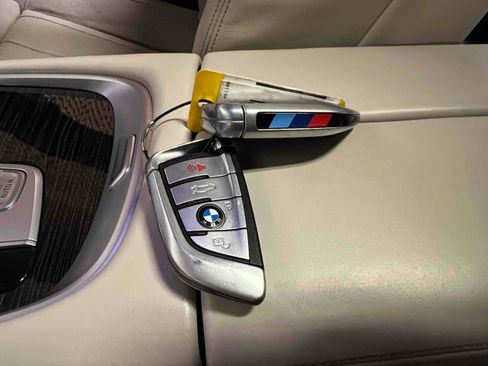 Used 2021 BMW 750i xDrive w/ Executive Package AWD/4WD image 11