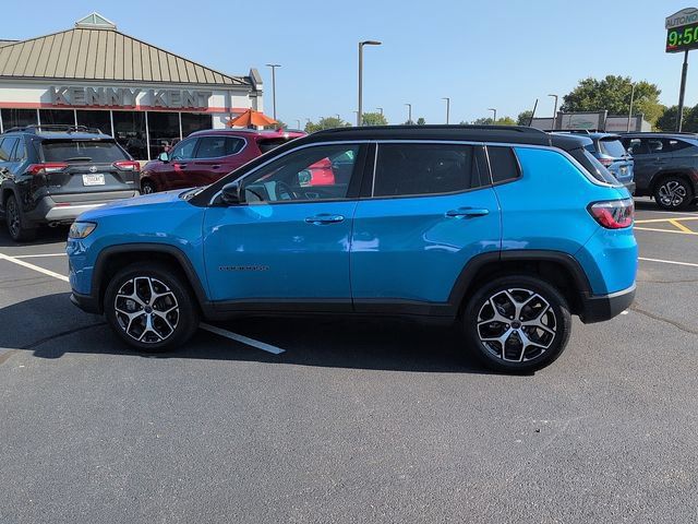 Used 2025 Jeep Compass Limited AWD/4WD image 4