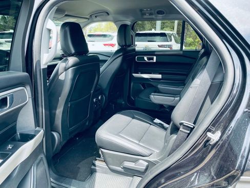 Used 2020 Ford Explorer XLT w/ Equipment Group 202A AWD/4WD image 17
