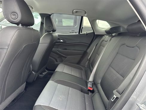 Used 2025 Chevrolet Trax LT image 9