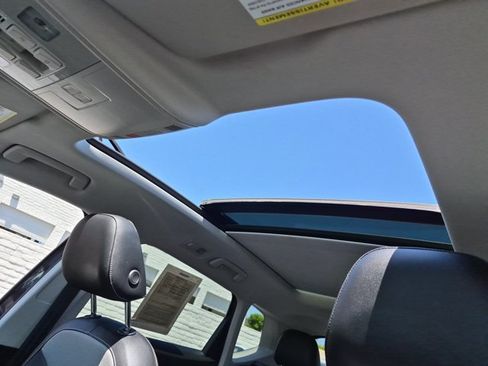 Certified 2022 Volkswagen Taos SEL AWD/4WD image 16
