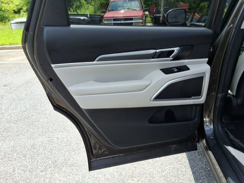 Used 2020 Kia Telluride S FWD image 17