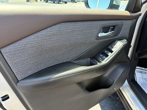 Used 2023 Nissan Rogue SV AWD/4WD image 13
