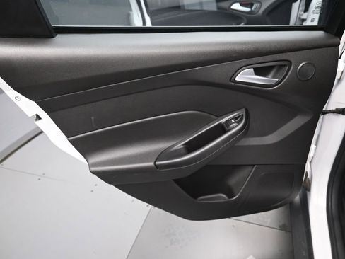 Used 2017 Ford Focus SEL image 30