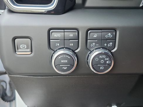 Used 2024 GMC Sierra 2500 Denali Ultimate w/ Max Trailering Package AWD/4WD image 13