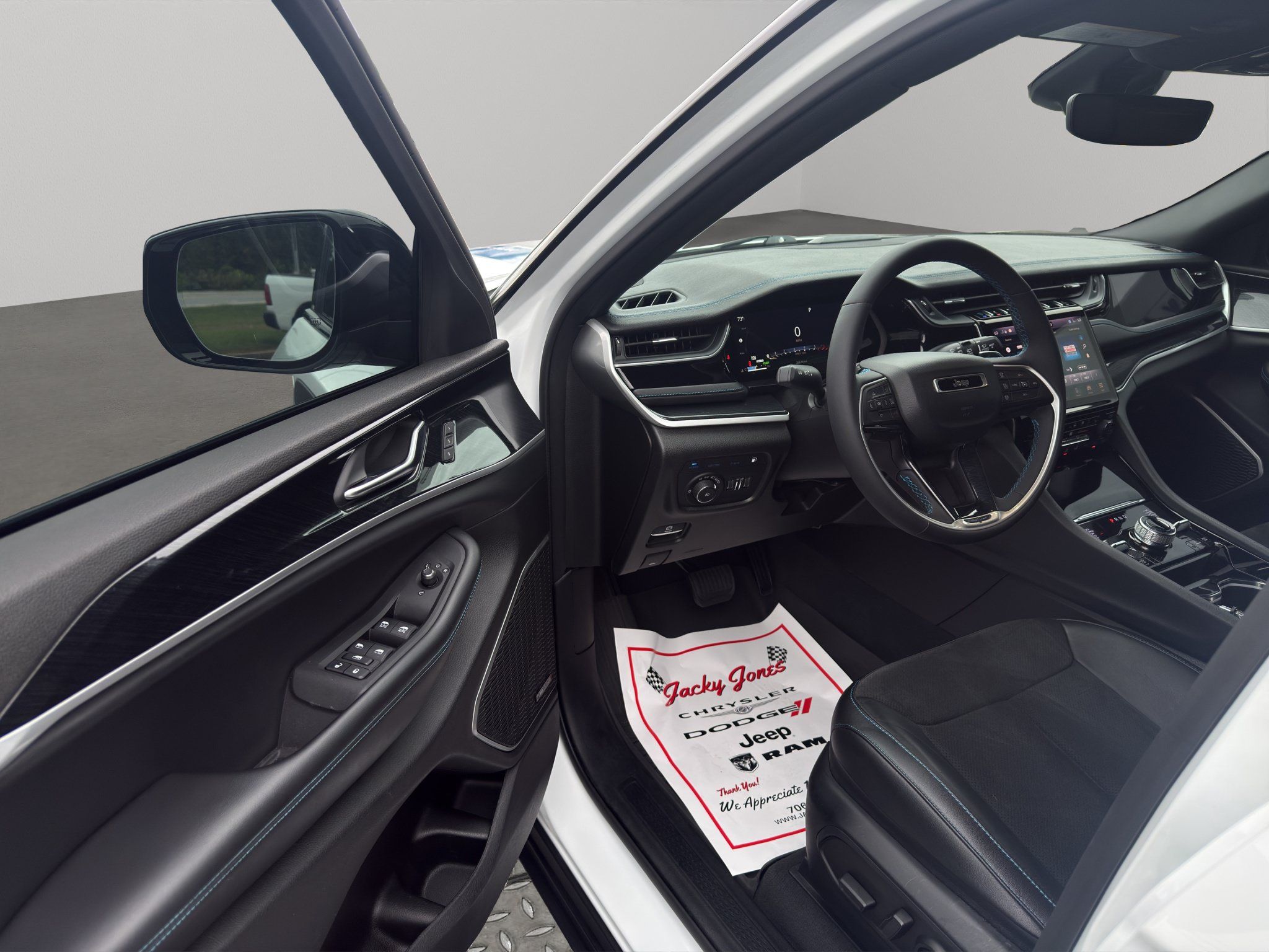 Used 2023 Jeep Grand Cherokee Trailhawk AWD/4WD image 6