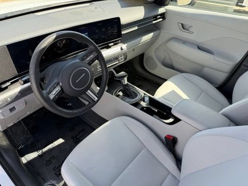 Used 2025 Hyundai Kona SEL FWD image 11