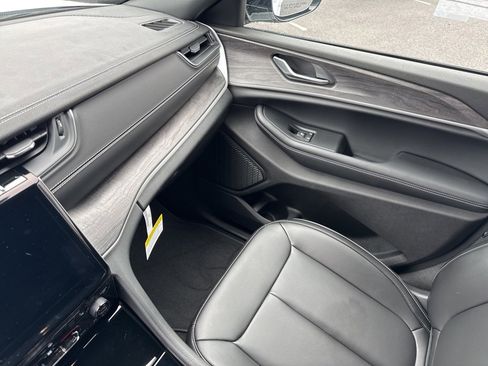 New 2025 Jeep Grand Cherokee L Limited w/ Trailer Tow Package image 40