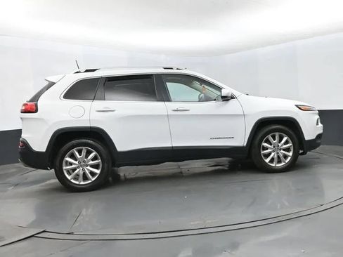 Used 2017 Jeep Cherokee Limited AWD/4WD image 4