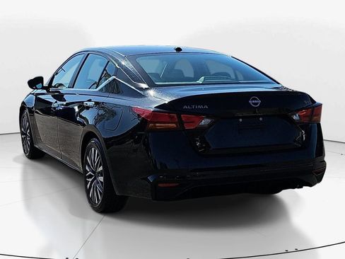 Used 2024 Nissan Altima 2.5 SV FWD image 8