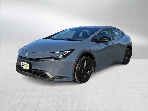 Used 2024 Toyota Prius LE image 4