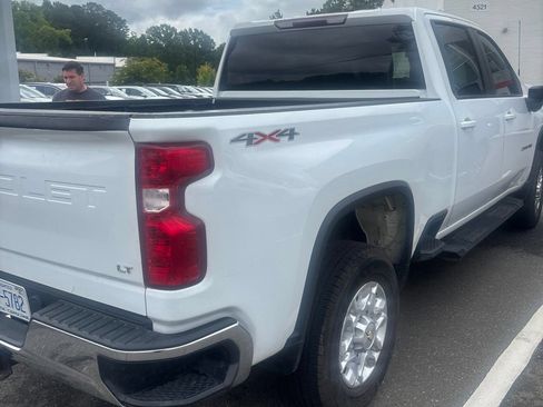 Used 2021 Chevrolet Silverado 2500 LT w/ Fleet Comfort Package AWD/4WD image 4