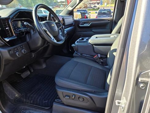 Used 2025 Chevrolet Silverado 1500 LT AWD/4WD image 10
