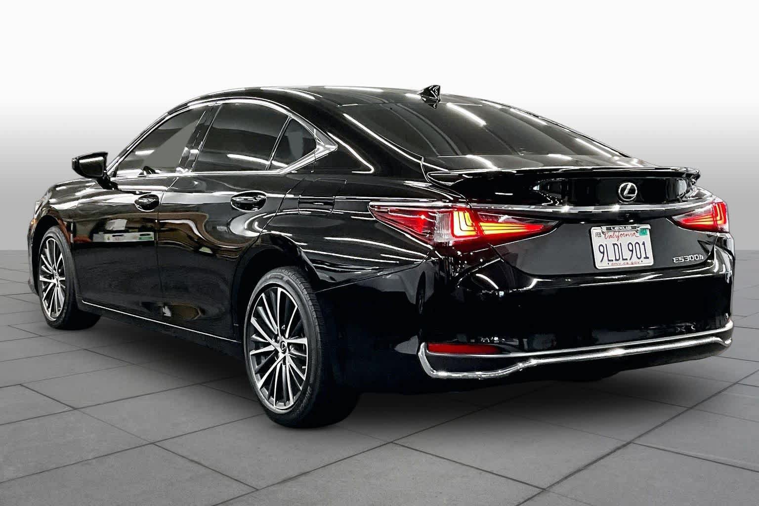 Used 2024 Lexus ES 300h w/ Premium Package FWD image 11