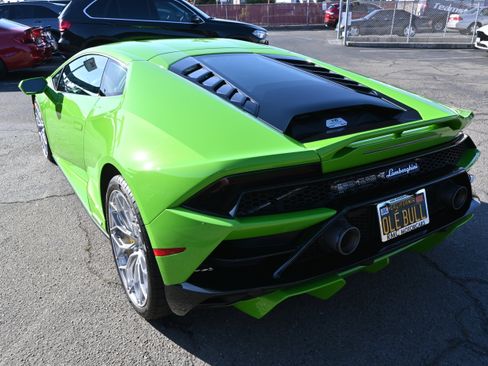 Used 2021 Lamborghini Huracan EVO RWD image 10
