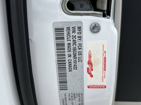 Used 2022 Chrysler Pacifica Touring-L FWD image 28