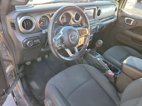 Used 2018 Jeep Wrangler Unlimited Sahara image 5