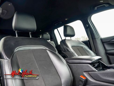 Used 2023 Jeep Grand Cherokee L Laredo image 13