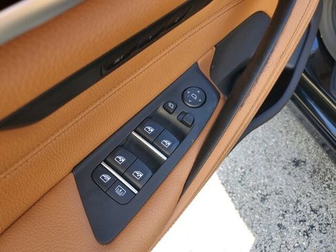 Used 2018 BMW 530i xDrive w/ Premium Package image 24