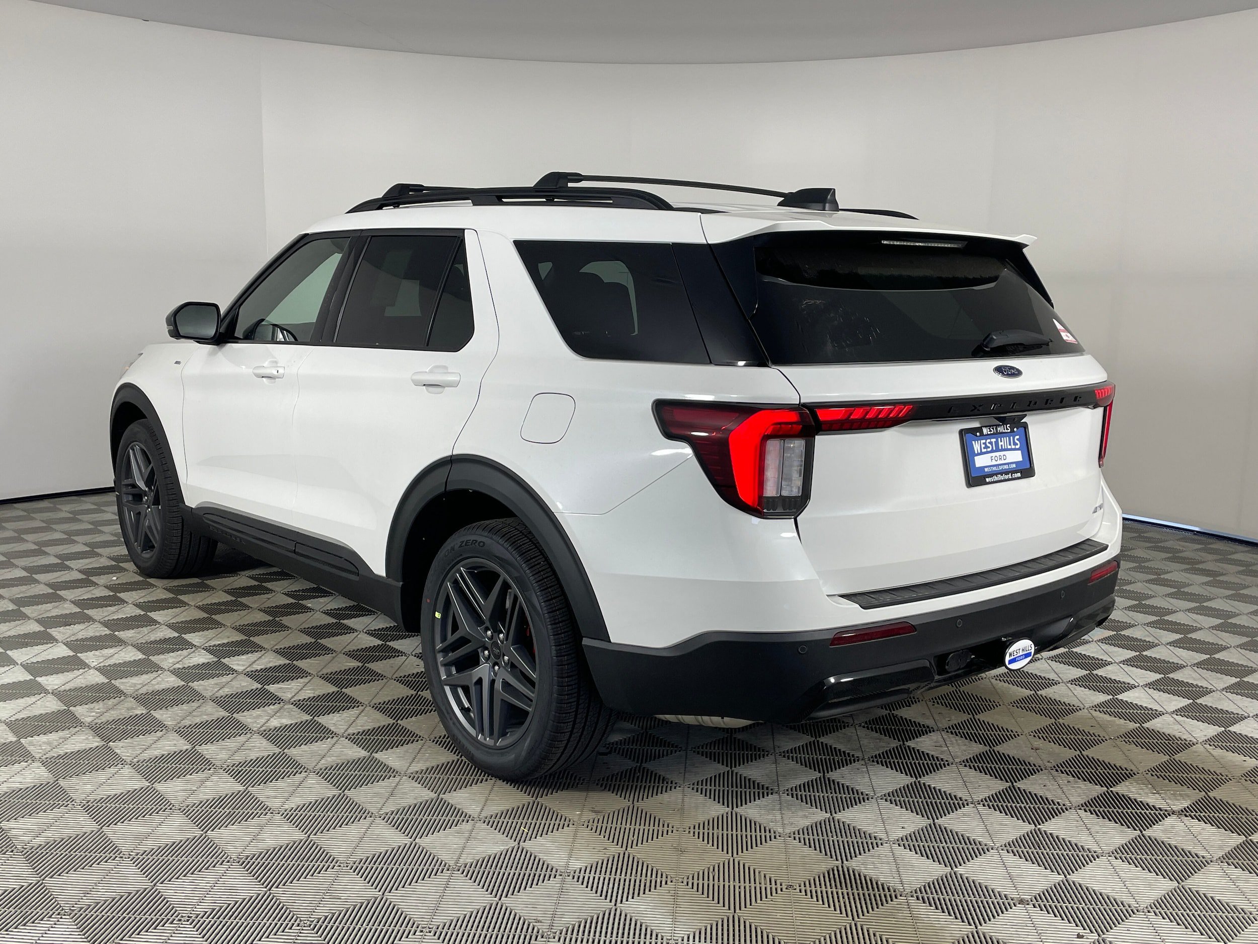 New 2026 Ford Explorer ST-Line w/ ST-Line Street Pack AWD/4WD image 10