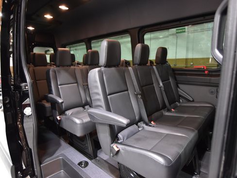 Used 2023 Mercedes-Benz Sprinter 2500 image 39