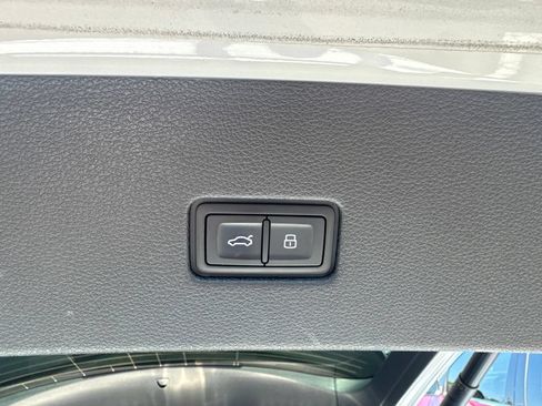 Used 2025 Audi Q8 Prestige AWD/4WD image 21