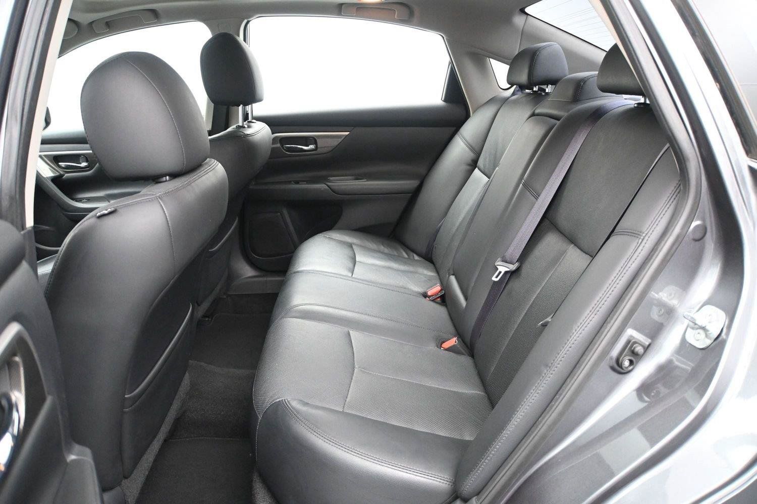 Used 2015 Nissan Altima 2.5 SL w/ Technology Package FWD image 11
