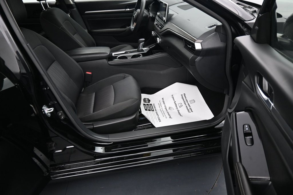Used 2023 Nissan Altima 2.5 SV FWD image 13
