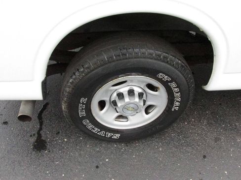 Used 2014 Chevrolet Express 2500 Extended RWD image 42