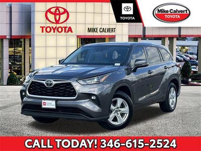 Certified 2022 Toyota Highlander LE