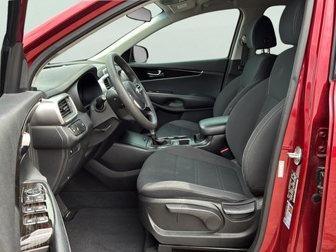 Used 2020 Kia Sorento LX FWD image 13