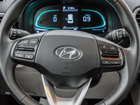 Used 2025 Hyundai Venue SEL FWD image 43