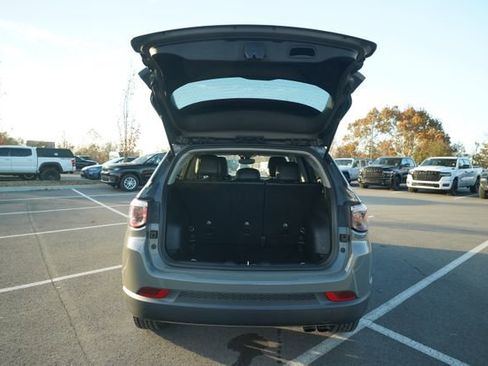 Used 2022 Jeep Compass Limited image 17