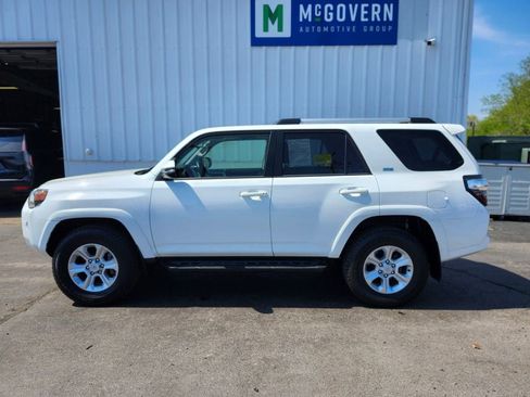 Used 2024 Toyota 4Runner SR5 Premium w/ Moonroof Package AWD/4WD image 2