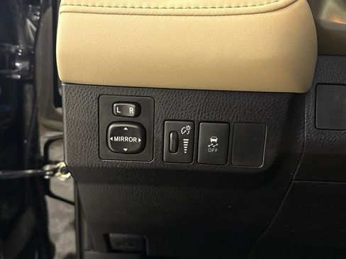 Used 2014 Toyota RAV4 Limited FWD image 25