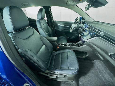 Used 2023 Chevrolet Bolt EUV LT w/ Convenience Package image 28