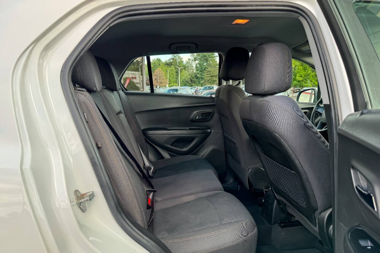 Used 2019 Chevrolet Trax LS AWD/4WD image 12