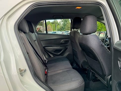 Used 2019 Chevrolet Trax LS AWD/4WD image 12